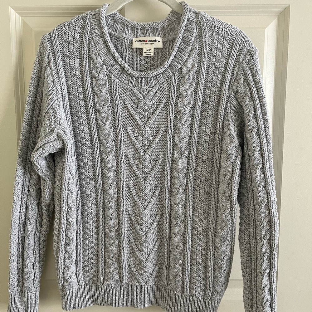 Parkhurst Women's Light Gray Cable Knit Sweater
